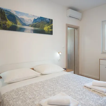 Rocky Makarska